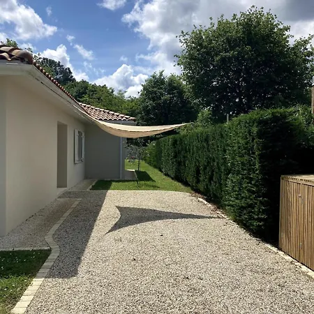 Hébergement de vacances Modern Family With Hot Tub And Garden