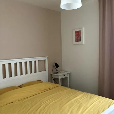 Hébergement de vacances Modern Family With Hot Tub And Garden *